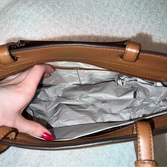 Michael Kors Bedford purse - Picture 12 of 17